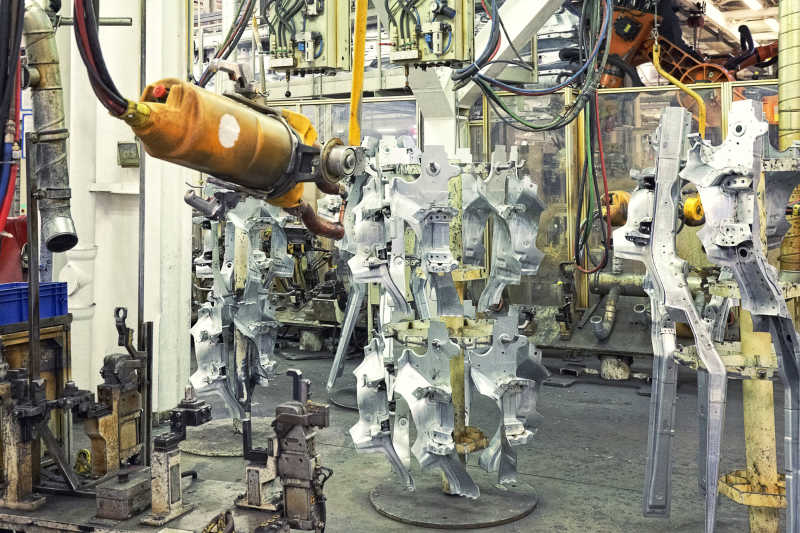 制造汽車(chē)的機(jī)械手臂